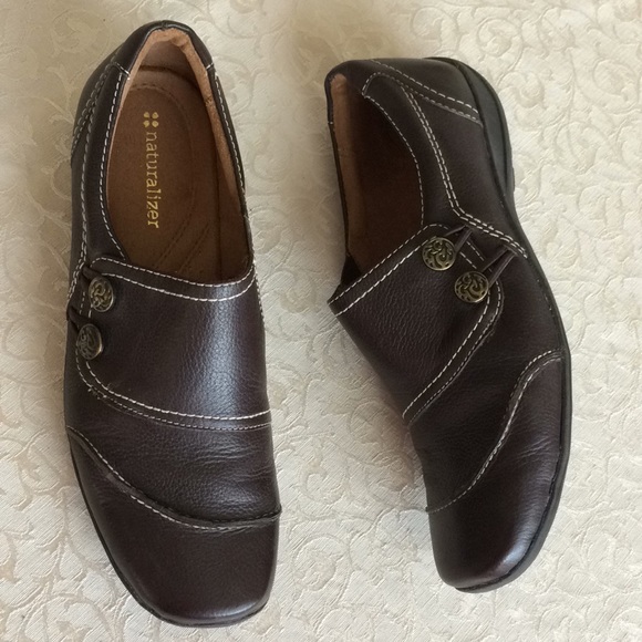 naturalizer slip on shoes